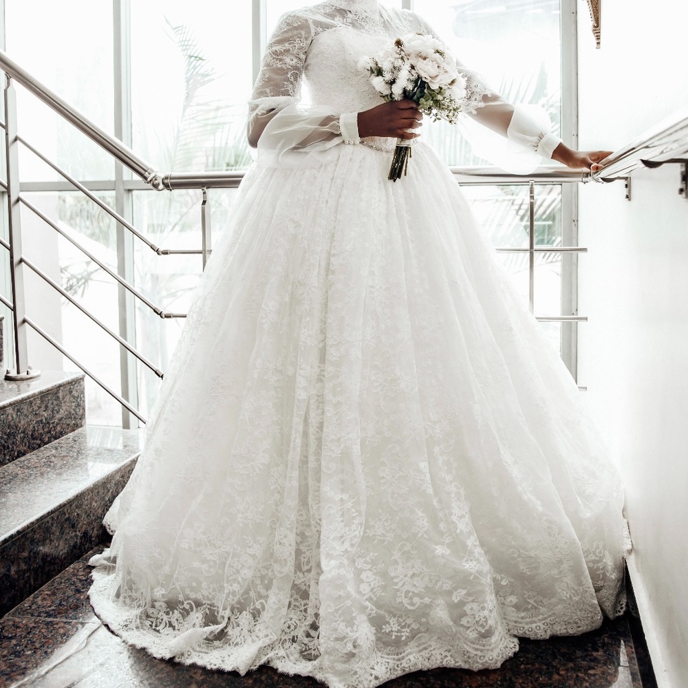 A VINTAGE VERA WANG WEDDING DRESS